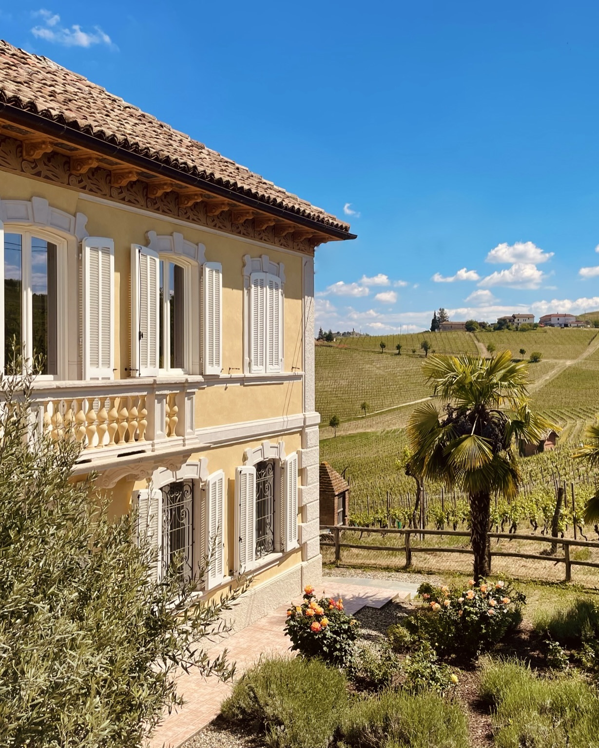 VILLA TINELLA - Piemonte's Vineyard Escape - Luxury Penthouse Rentals With Backyard In French Vineyards